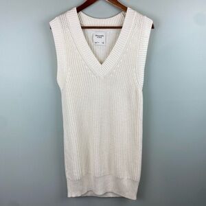 Abercrombie & Fitch Cream Knit V-Neck Sleeveless Sweater